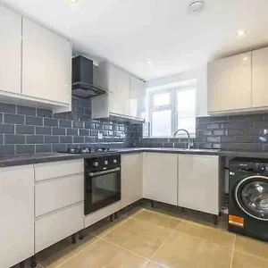 30a Mortlake , London United Kingdom